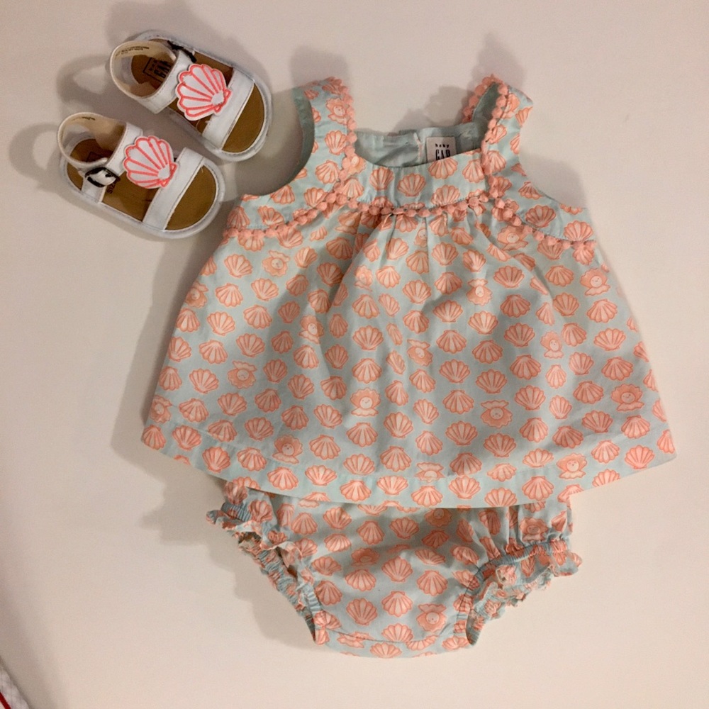 Adorable Clam and Pearl Gap outfit!